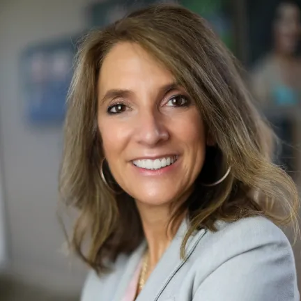 Headshot of Joanna McGinn